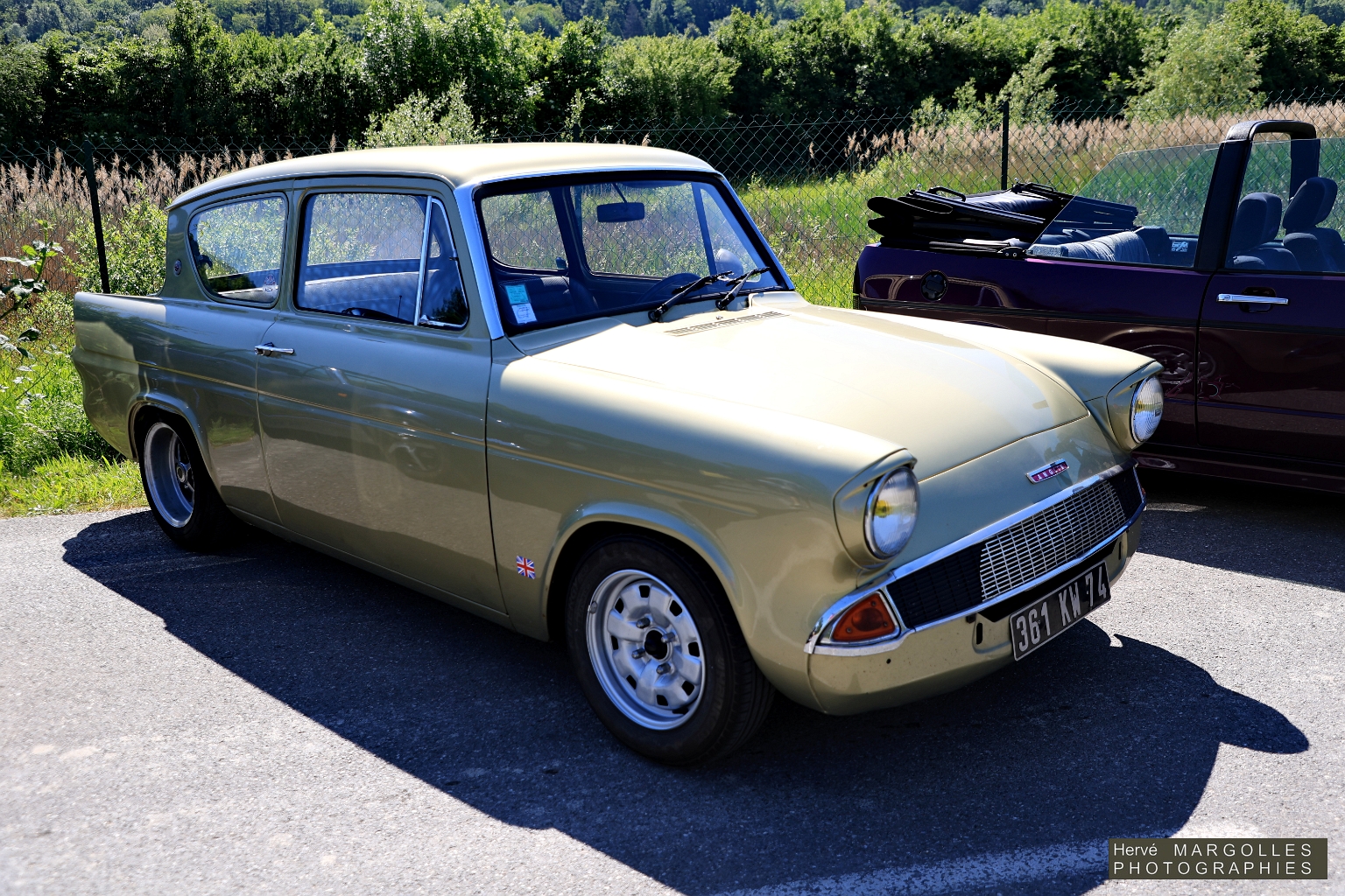 Ford Anglia-01.JPG